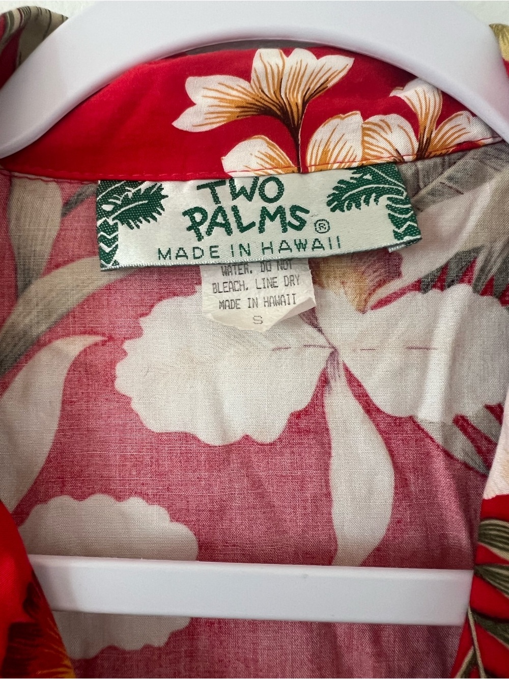 Two Palms 100 % Linen Red Hawaiian Floral Button-Up Blouse Women’s Small S - Picture 4 of 5
